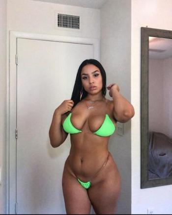 julia, 24  female escort, Long Island