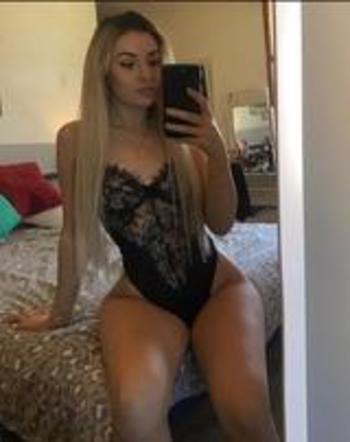 Laura, 25  female escort, Long Island