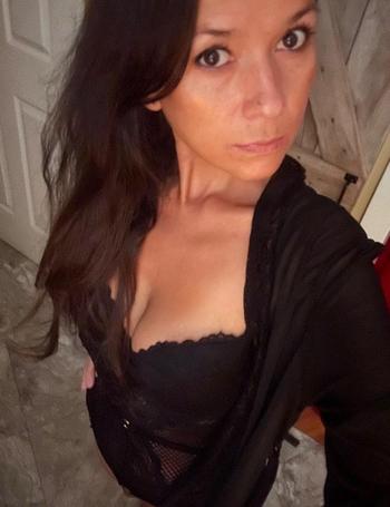 Katia, 29  female escort, Long Island