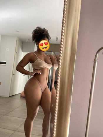 Nanyeli , 27  female escort, Long Island